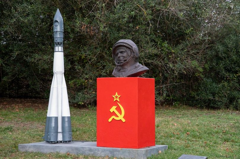 Popiersie Gagarina w parku w Lizbonie